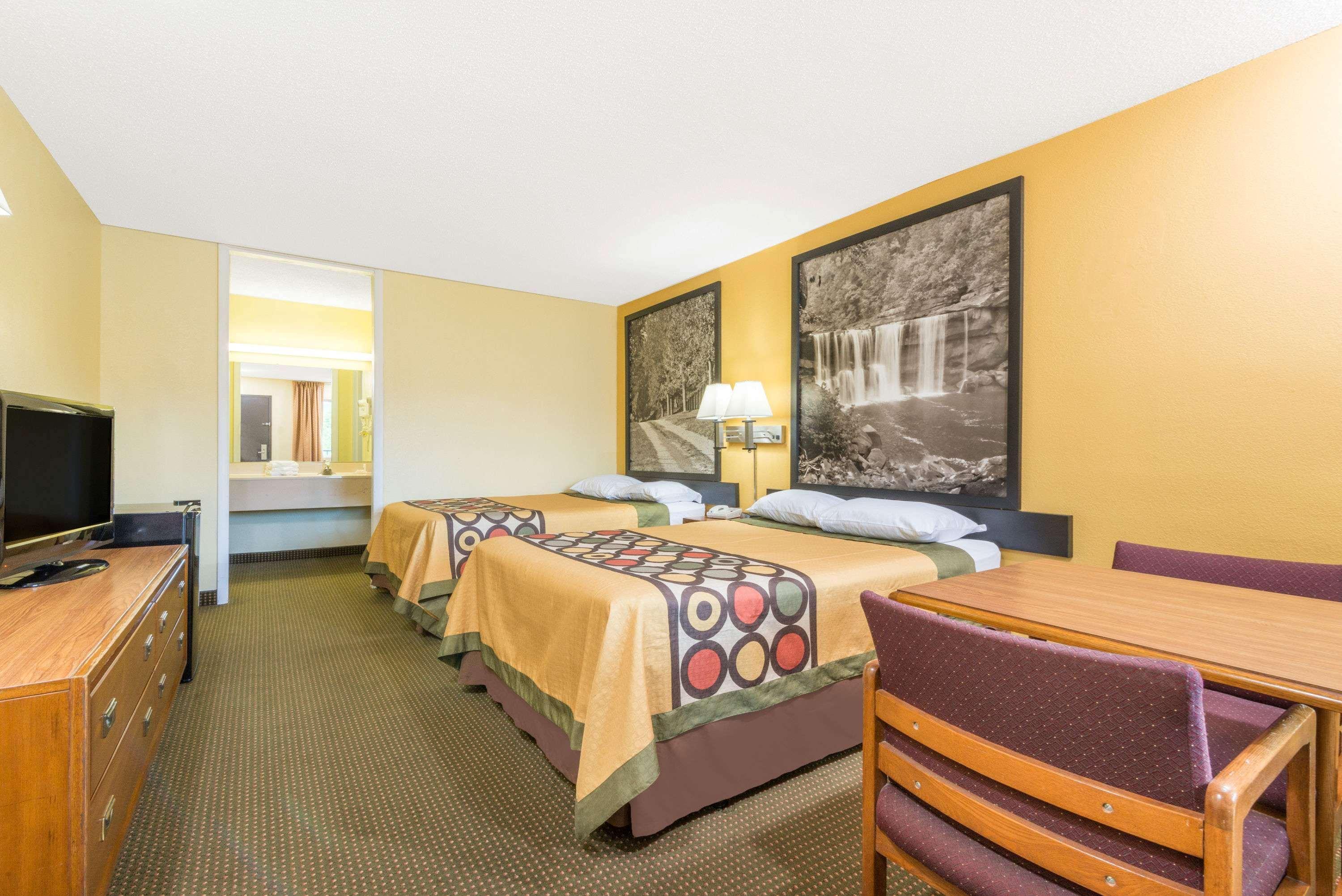 Super 8 By Wyndham Williamsburg Motel Екстериор снимка