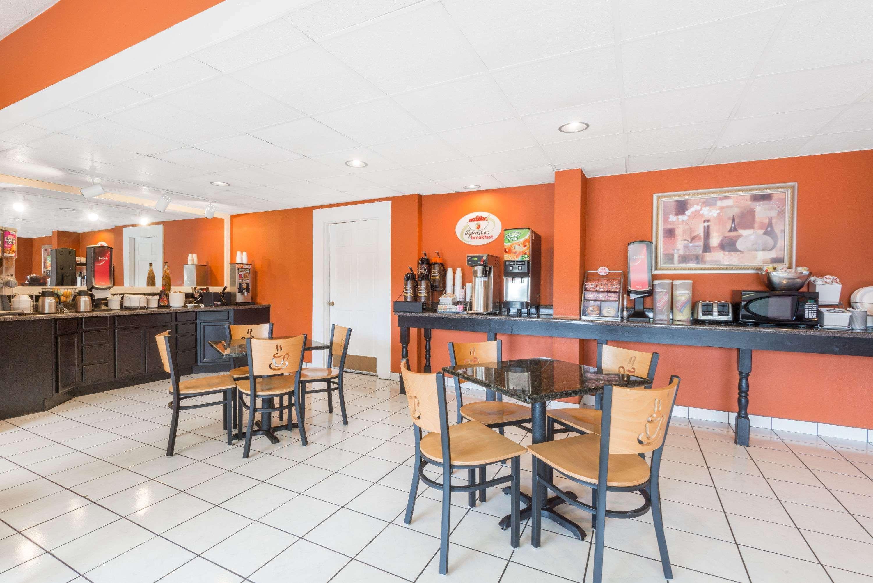 Super 8 By Wyndham Williamsburg Motel Екстериор снимка