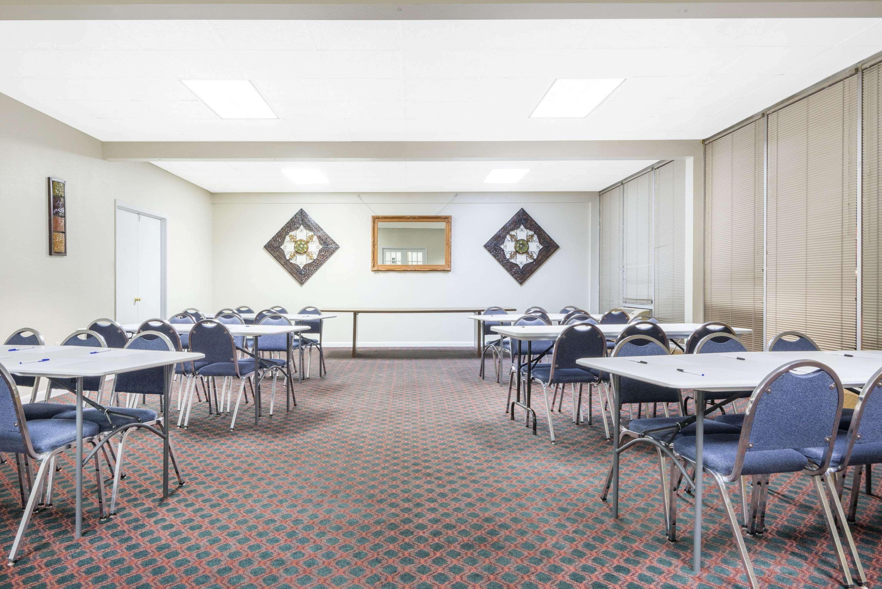 Super 8 By Wyndham Williamsburg Motel Екстериор снимка