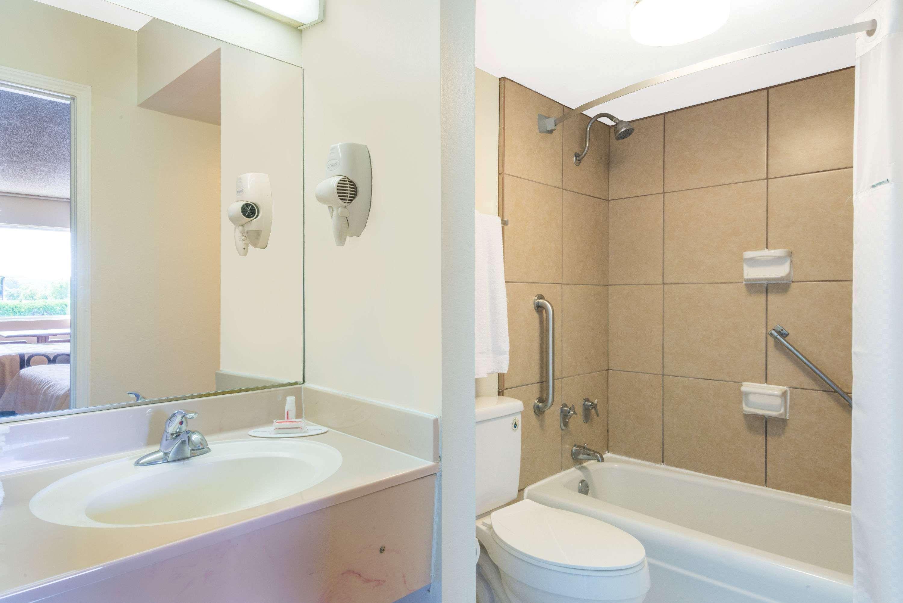 Super 8 By Wyndham Williamsburg Motel Екстериор снимка