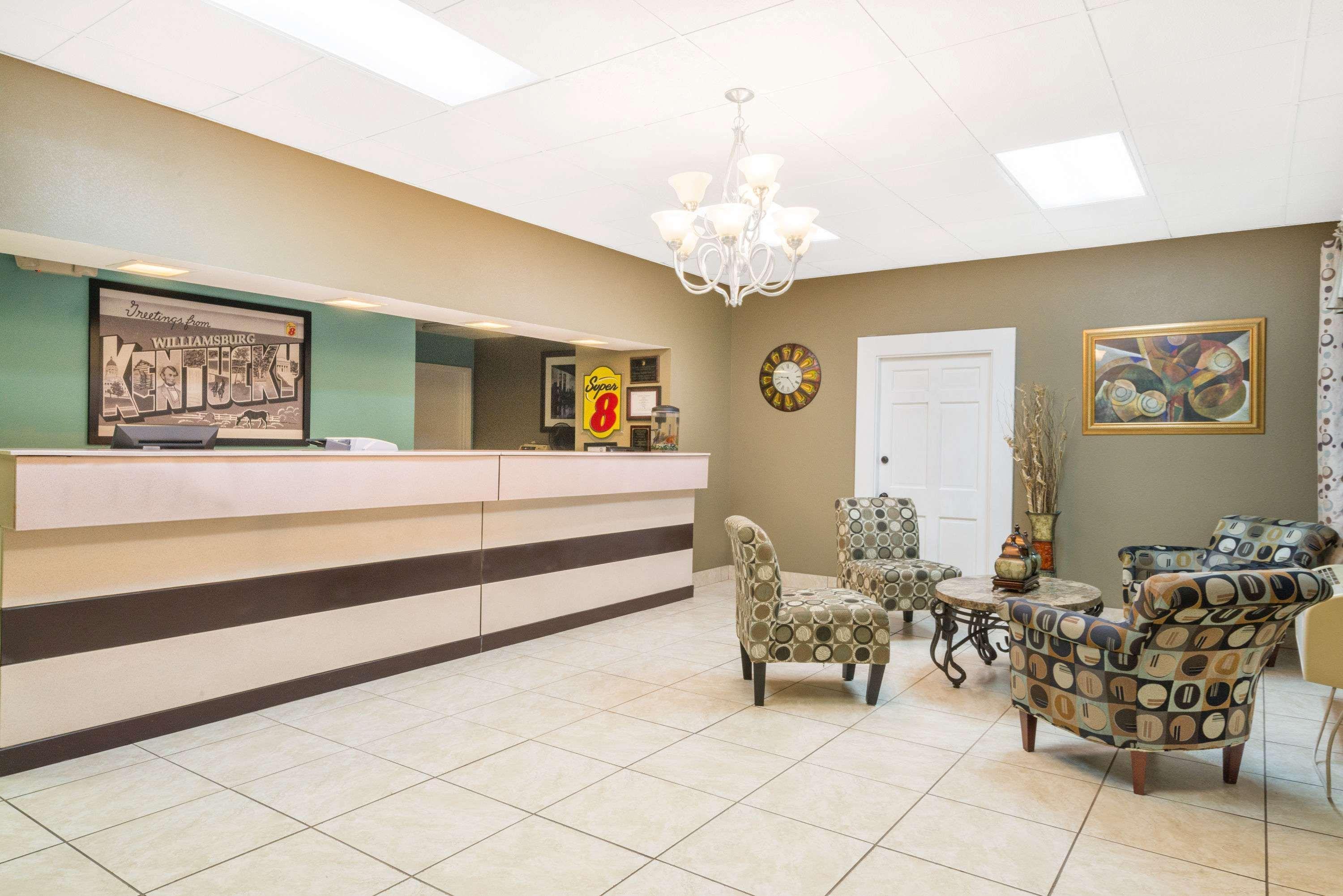 Super 8 By Wyndham Williamsburg Motel Екстериор снимка