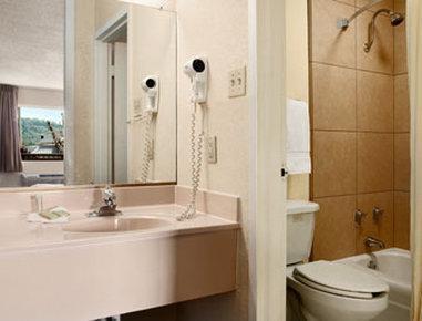 Super 8 By Wyndham Williamsburg Motel Екстериор снимка